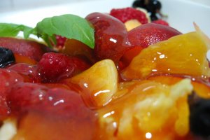 Salata de fructe cu serbet lamaie si busuioc