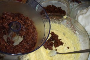 Tort de ciocolata cu migdale si nuci by Jamie Oliver