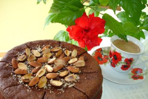 Tort de ciocolata cu migdale si nuci by Jamie Oliver