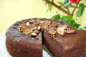 Tort de ciocolata cu migdale si nuci by Jamie Oliver