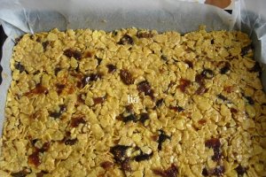Batoane de cereale cu fructe deshidratate
