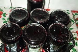 Dulceata de cirese negre