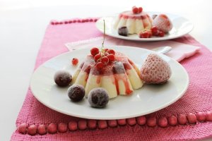 Inghetata in straturi cu vanilie si  fructe