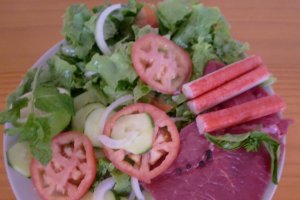 Filete de vita cu salata dietetica(ai si un meniu de dieta )