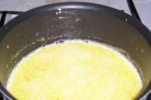 Prajitura cu frisca si piersici