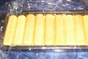 Prajitura cu frisca si piersici