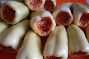 Ardei umpluti si aromati, in vas roman