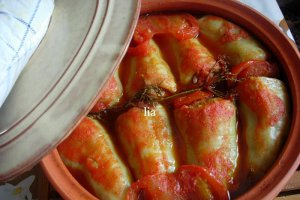 Ardei umpluti si aromati, in vas roman
