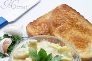 Salata de fasole pastai cu maioneza si usturoi
