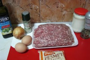 Chiftelute daneze cu sos de ienibahar cu marar verde