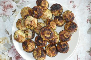 Ciuperci umplute la gratar a la gelu