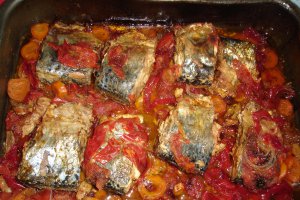 Somon pe pat de legume