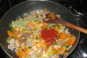 Tocanita de pipote si inimioare cu vin alb sec