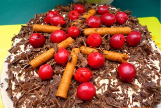 Tort cu mascarpone si visine