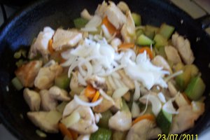 Piept de pui si legume in bulion