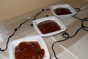 Gem de caise cu miez de samburi de caise