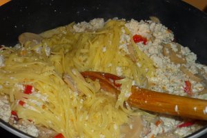 Paste cu pui, ciuperci si smantana