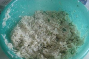 Chiftelute de dovlecel cu feta