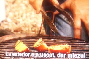 Bucătăria lui Jamie: piersică friptă cu şuncă de vită (sau cu prosciutto)