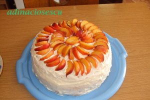 Tort cu piersici