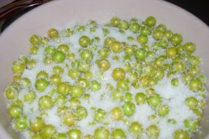 Gem de corcoduse cu aroma de cuisoare