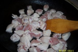 Jambalaya cu pui si carnati