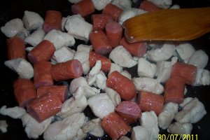 Jambalaya cu pui si carnati