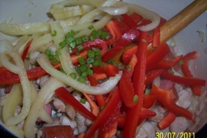Jambalaya cu pui si carnati