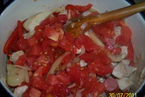 Jambalaya cu pui si carnati