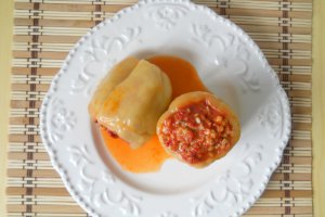 Ardei umpluti cu cus-cus si rosii