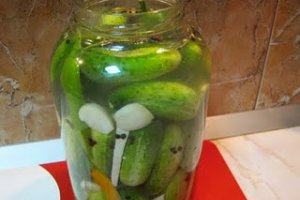 Castraveti murati in vin