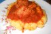 Piept de pui in sos tomat pe pat de mamaliguta-1