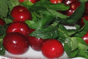 Budinca de menta cu cirese