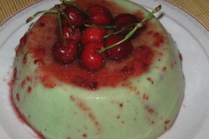 Budinca de menta cu cirese