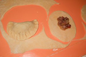 Ravioli cu carne tocata in sos de rosii