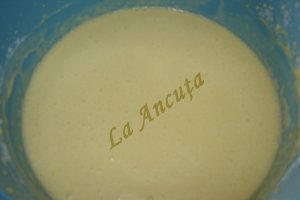 Clatite cu urda si gem de afine