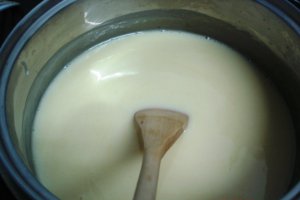 Desert prajitura cu crema de ciocolata alba
