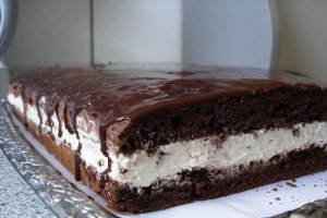 Desert prajitura cu crema de ciocolata alba