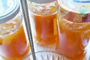 Dulceata de piersici cu vin