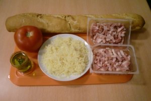 Pannini cu  tomate ,bacon ,cascaval si mirodenii
