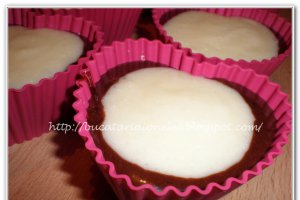 Briose cu cacao si inima de cocos