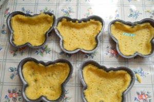 Mini tarte cu gem de caise