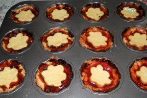 Mini tarte cu gem de caise