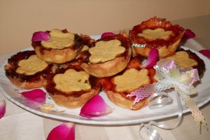 Mini tarte cu gem de caise