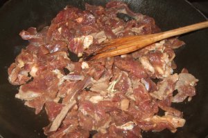 Pastrama de oaie la tigaie