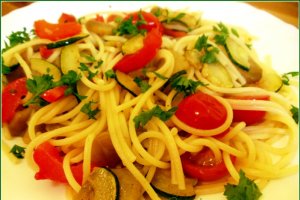 Spaghetti cu legume la gratar