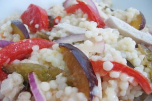 Salata de pui cu prune si cuscus