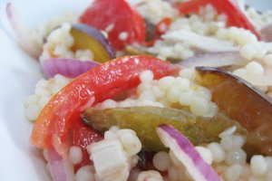 Salata de pui cu prune si cuscus