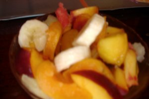 Salata de fructe in pepene galben