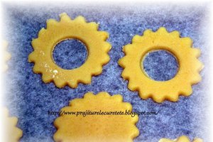 Fursecuri cu dulceata din fructe de padure